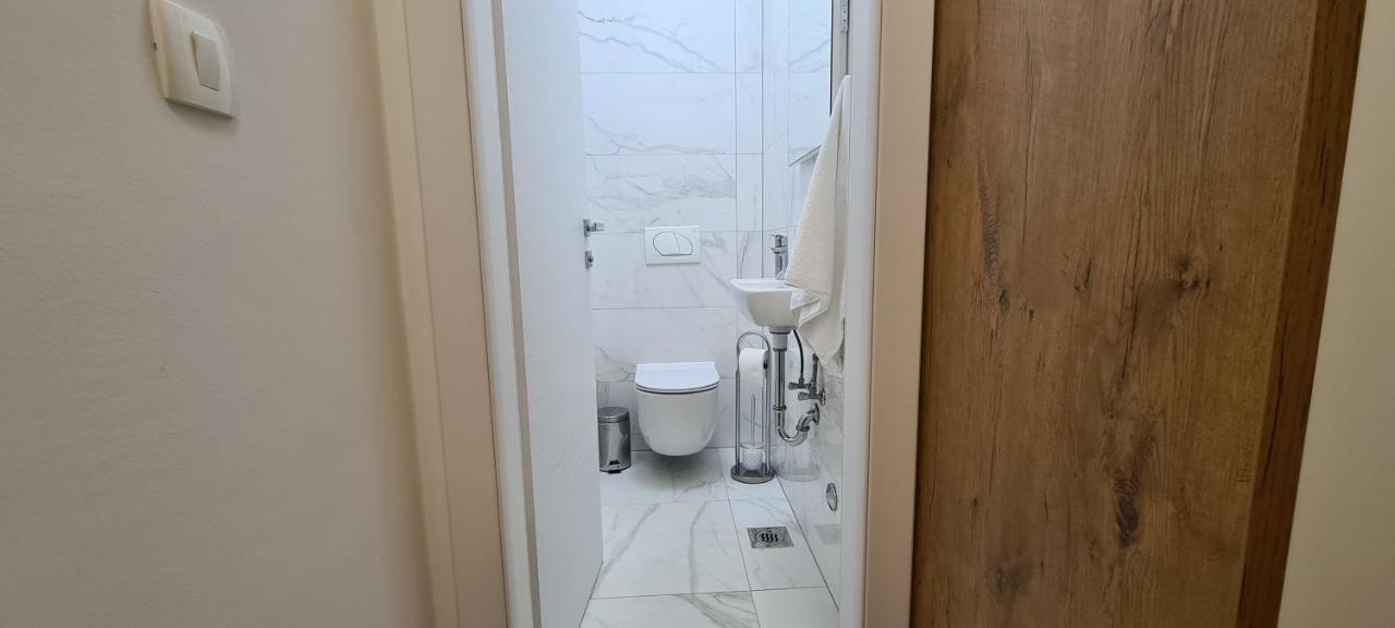 Apartman Marcelina 1 With Private Pool Trogir Exterior foto