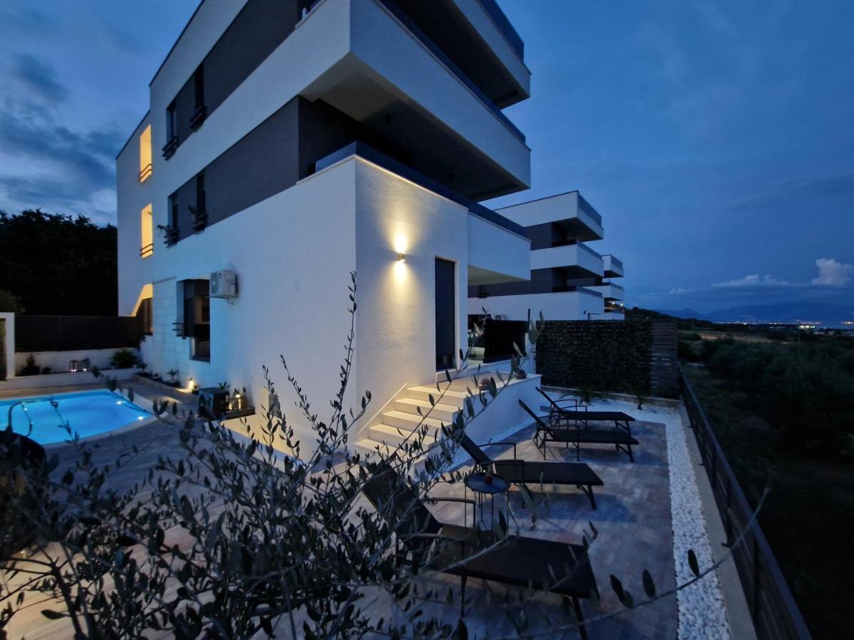 Apartman Marcelina 1 With Private Pool Trogir Exterior foto