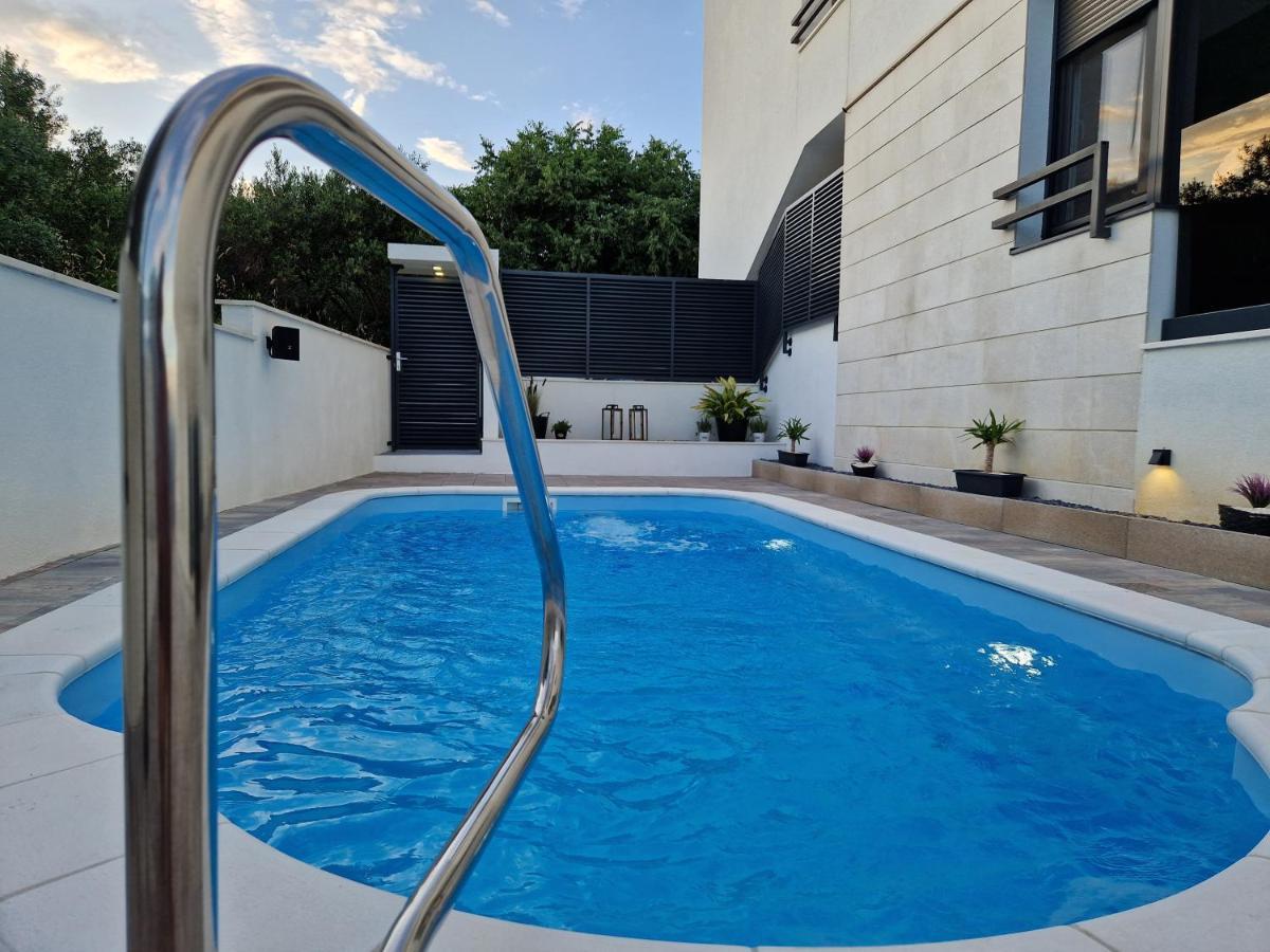 Apartman Marcelina 1 With Private Pool Trogir Exterior foto